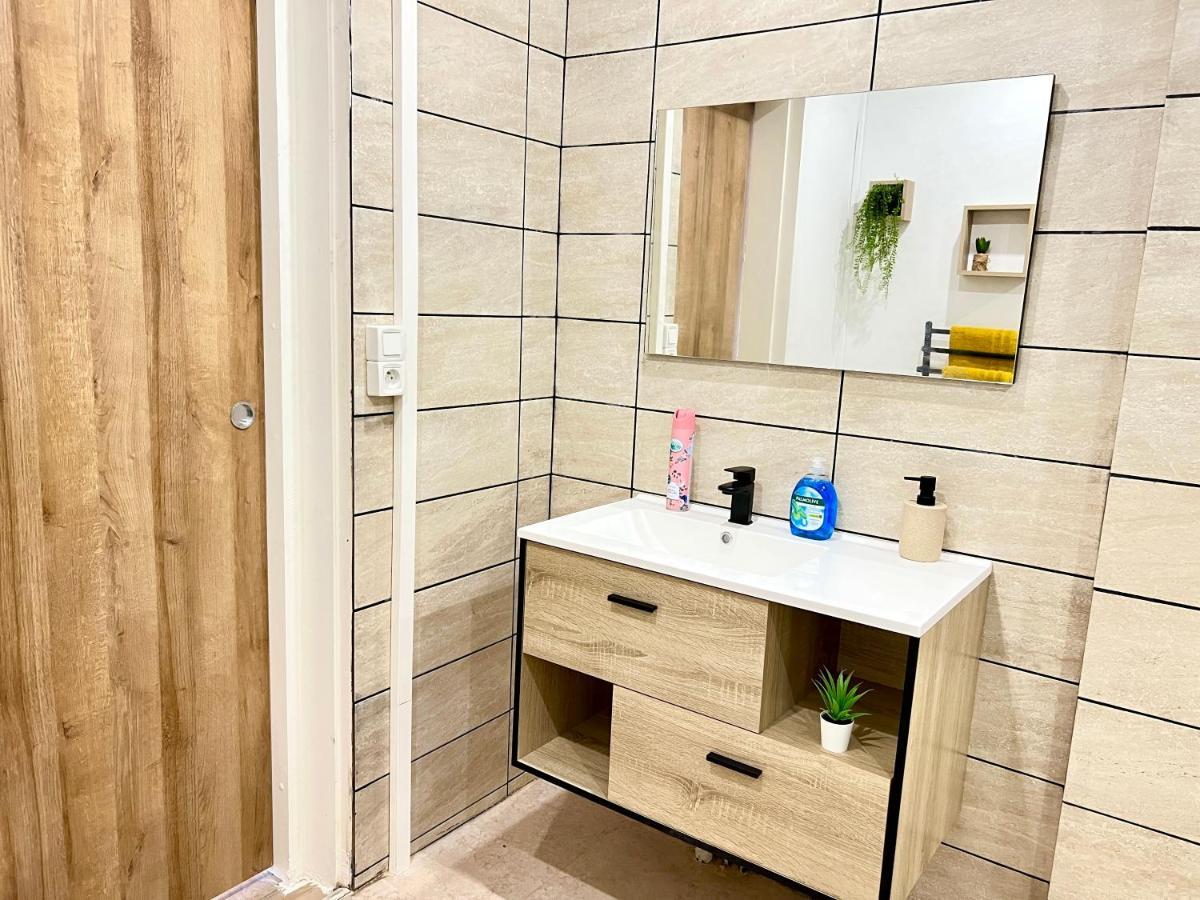 ~ Le Riad ~ Studio 1/4 Pers, Porte Du Futuroscope シャッスヌイユ・デュ・ポワト エクステリア 写真